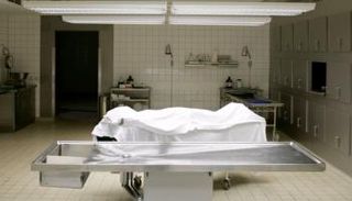 الرجل الميت يعود للحياة على طاولة التشريح