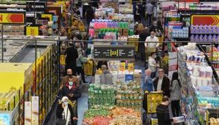 من داخل أحد المحلات التجارية الكبرى في بيروت