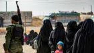 بلجيكا تعتزم استعادة أسر دواعش محتجزين بـ"هول" سوريا