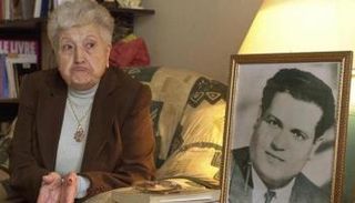 زوجة المحامي الجزائري الراحل علي بومنجل