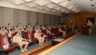 جانب من المحاضرات النظرية خلال مناورات "التنين"