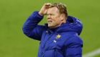 كومان يفقد أعصابه بسبب مستقبله مع برشلونة