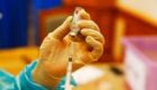 ما حكم تلقي لقاح كورونا أثناء صيام رمضان؟