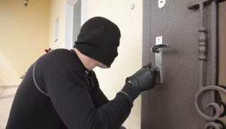 اللص أعاد التمثال بعد أيام من سرقته