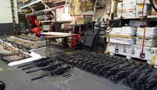 أسحلة إيرانية كانت موجهة للحوثيين ضبطتها سفينة أمريكية - أرشيفية