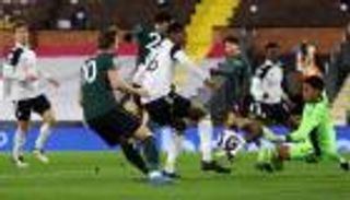 قانون لمسات اليد.. فوز توتنهام الجدلي يقود أحدث ثورات كرة القدم