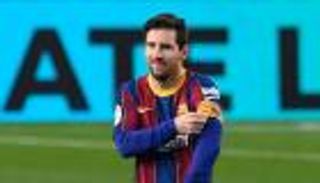 هداف الدوري الإسباني.. مهمة سواريز المعقدة تغري ميسي بالتحليق