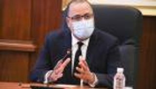 رغم إصرار سعيد.. رئيس وزراء تونس يرفض الاستقالة 