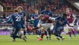 الدوري الإنجليزي.. أسطورة ملعب بيرنلي يعيد أرسنال إلى "نقطة الصفر"