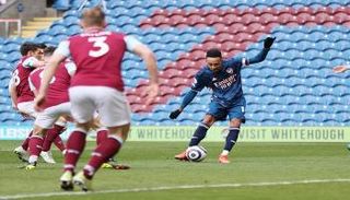 بيير إيميريك أوباميانج مهاجم أرسنال