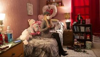 الأمريكية جلوريا تصف معاناتها بسبب زوجها العنيف في ملجأ لضحايا العنف