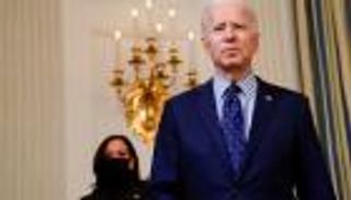 في ذكرى "الأحد الدامي".. بايدن يطلق معركة جديدة مع الجمهوريين