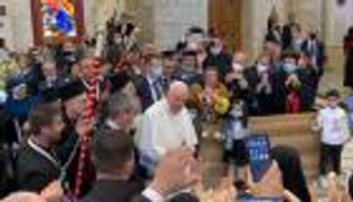 بالصور.. البابا فرنسيس في كنيسة الطاهرة بالموصل للصلاة على الشهداء