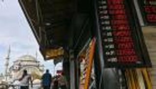 تركيا تفقد 23 مليار دولار في معركة إنقاذ الليرة