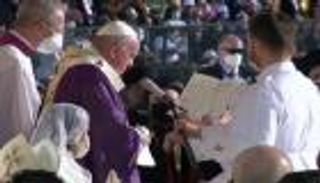 بدء مراسم القداس الإلهي للبابا فرنسيس في ملعب "فرانسو حريري" بأربيل