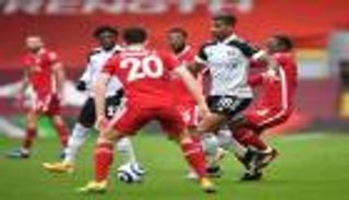 فيديو.. جحيم أنفيلد يواصل ضرب ليفربول بخطأ محمد صلاح