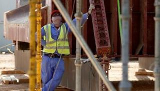 السعودية تخضع أكثر من ألف مهنة لـ"الفحص الفني"