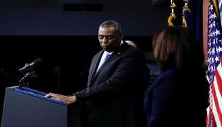  وزير الدفاع الأمريكي لويد أوستن