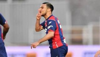 آدم وناس نجم كروتوني الإيطالي ومنتخب الجزائر