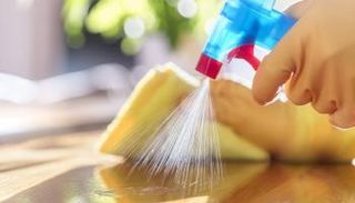 خليط ماء الأكسجين والليمون لتطهير مثالي لأسطح المنازل من كورونا