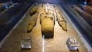 فيديو.. مومياء "وحش النيل" تخرج كنزا من أحشائها