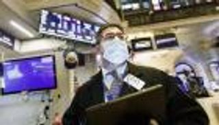 الأسهم الأمريكية ترفع مكاسبها على جثة السندات