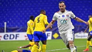 جمال بلعمري لاعب ليون الفرنسي