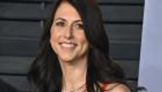 طليقة أغنى رجل في العالم تتزوج مجددا.. من العريس؟