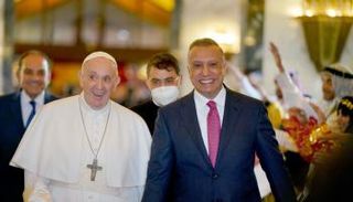 الكاظمي خلال استقباله بابا الفاتيكان