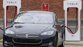 سيارة تابعة لتسلا - أرشيفية