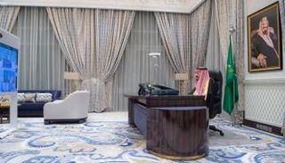 العاهل السعودي خلال ترؤسه اجتماع مجلس الوزراء