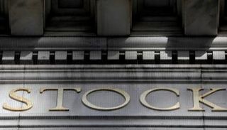 الشمس تشرق على واجهة بورصة نيويورك- رويترز