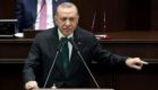 مع تآكل شعبيته.. أردوغان يهاجم المعارضة وحركة غولن