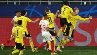 فرحة بروسيا دورتموند بالتأهل