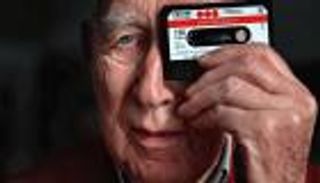 وفاة "لو أوتينس" مخترع "الكاسيت" عن 94 عاما