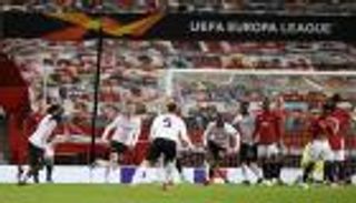 مان يونايتد ضد ميلان.. رأسية قاتلة تفسد فرحة الهدف التاريخي