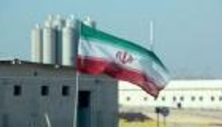 لعبة "الدم والفتوى".. إيران تخدع العالم لامتلاك النووي