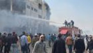 كواليس بطولة عامل في "كارثة المصنع المصري".. أنقذ زملاءه من الحريق