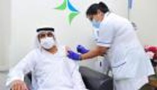 65 جرعة لكل 100 شخص.. معدل توزيع لقاح كورونا في الإمارات