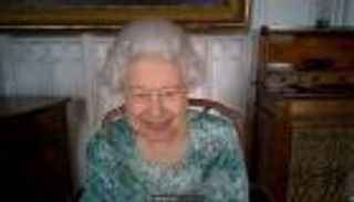 بالصور.. الملكة إليزابيث تظهر علنا لأول مرة منذ مقابلة هاري وميجان