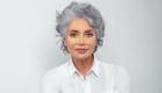 مواقع التواصل تشتعل بأجر سوسن بدر في تهنئة عيد الأم