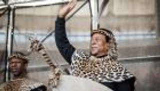 وفاة زعيم شعب زولو.. ملك من دون مملكة وزوج لـ6 نساء