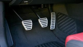 أسباب تحجر فرامل السيارة