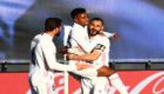 هداف الدوري الإسباني.. بنزيما يزحف نحو عرش ميسي بثنائية تاريخية