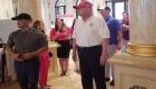 لإعلان ترشح زوجة ابنه لـ"الشيوخ".. ترامب يقتحم "حفلة خيرية"