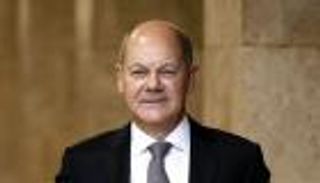 أولف شولتز.. "رجل السنافر" يستعد لخلافة ميركل بحكومة "إشارة المرور"