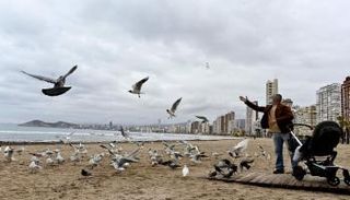 أوروبا تسعى لإنقاذ موسمها السياحي