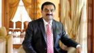 من قبضة الإرهاب إلى القمة.. كيف تفوق رجل هندي على أثرياء العالم؟