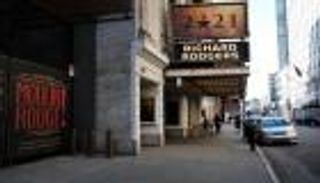 بعد عام من "إغلاق كورونا".. مسارح "برودواي" تأمل معاودة نشاطها 