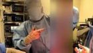 صور "صادمة" من داخل غرفة عمليات بأمريكا.. والسلطات تفتح تحقيقاً 